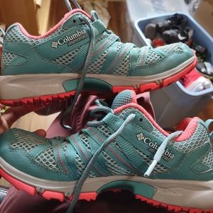Trail running shoes